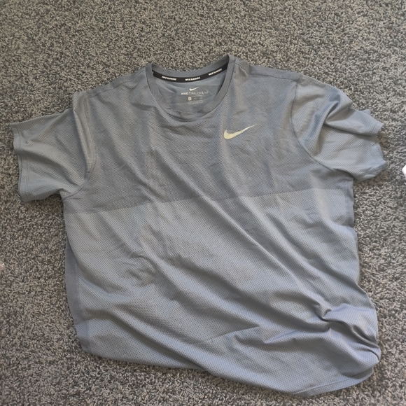 Nike zonal cooling tee/  activewear - Picture 1 of 6